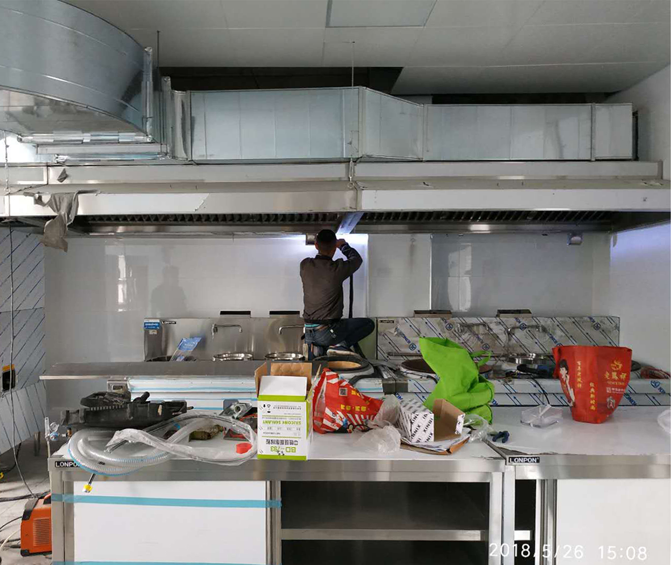 LONPON商用厨房设备——厨房新风系统的重要性